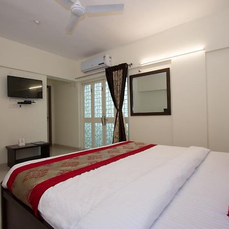Oyo 9052 Leisurely Abode Hotel Khadki ภายนอก รูปภาพ