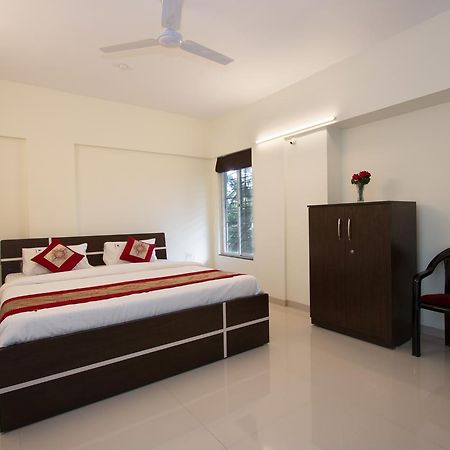 Oyo 9052 Leisurely Abode Hotel Khadki ภายนอก รูปภาพ