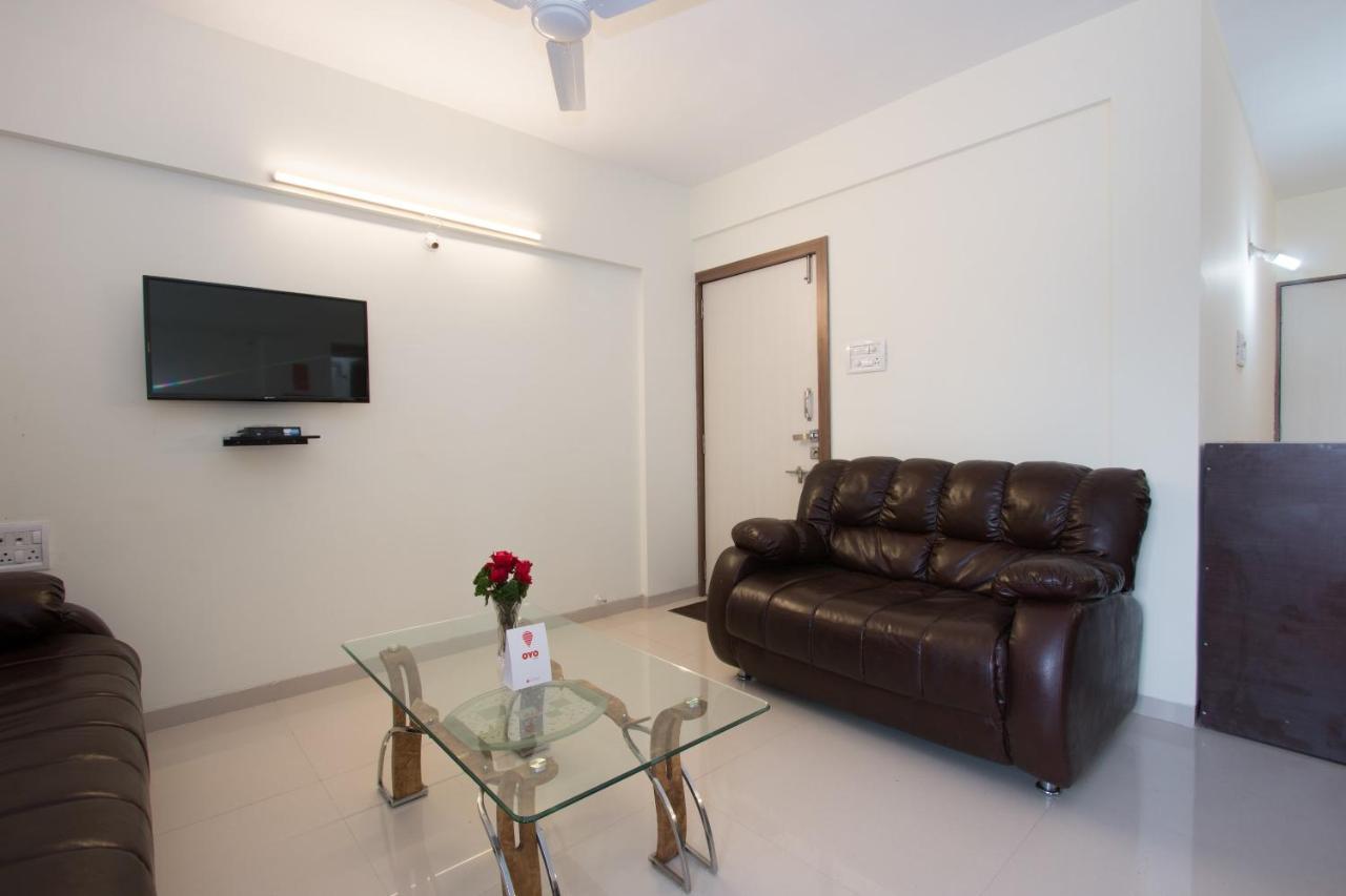 Oyo 9052 Leisurely Abode Hotel Khadki ภายนอก รูปภาพ