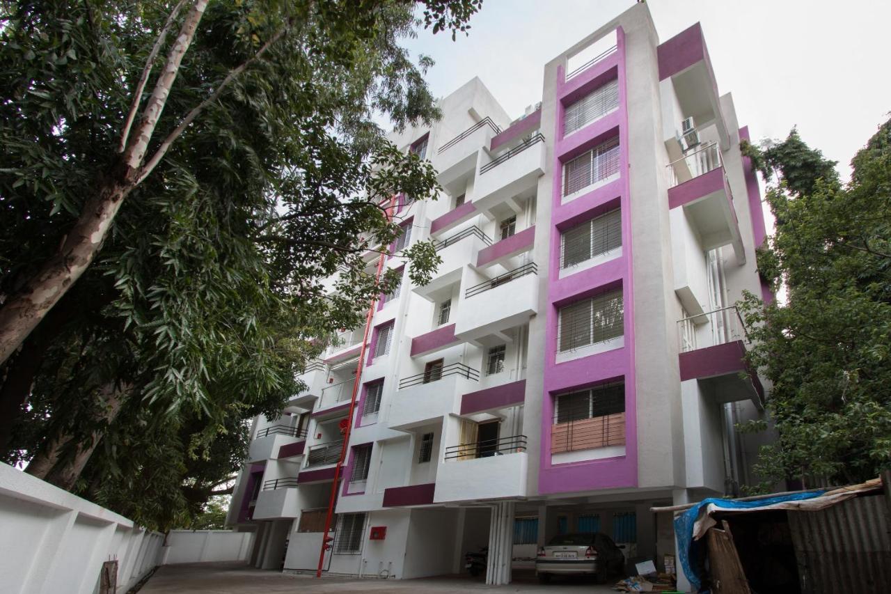 Oyo 9052 Leisurely Abode Hotel Khadki ภายนอก รูปภาพ