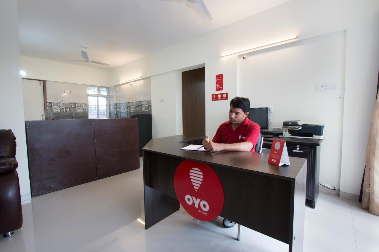 Oyo 9052 Leisurely Abode Hotel Khadki ภายนอก รูปภาพ