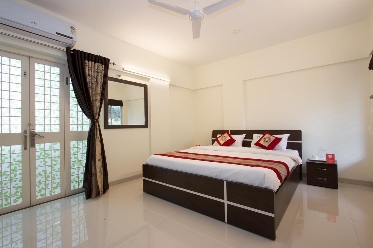 Oyo 9052 Leisurely Abode Hotel Khadki ภายนอก รูปภาพ